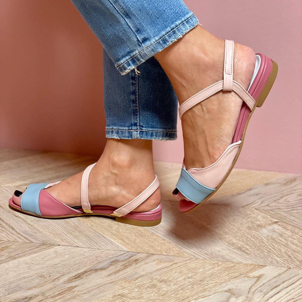 Roselina | Asymmetrische Sandalen in Pink im Color-Blocking-Stil